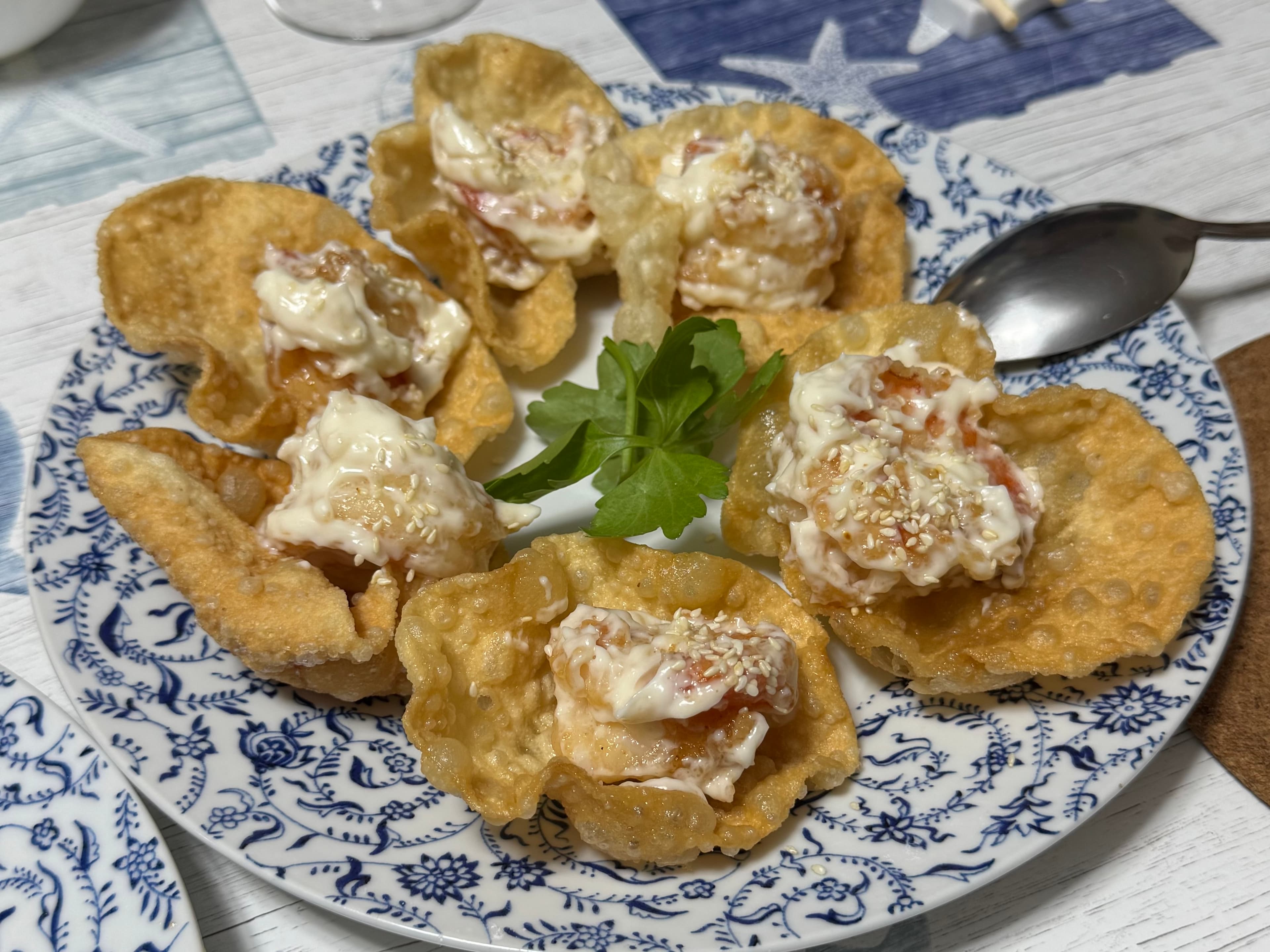 Crispy cups with prawn salad