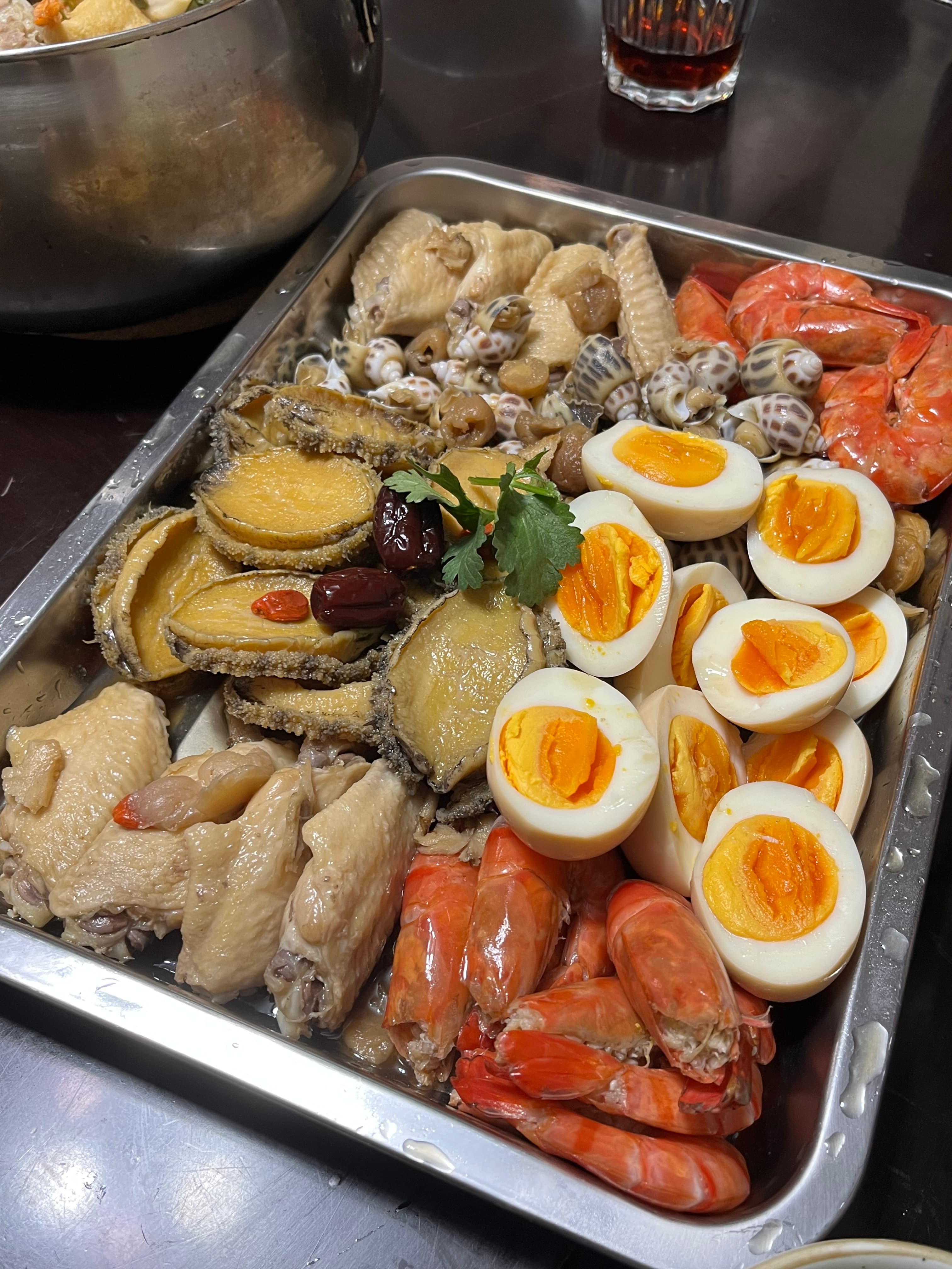 Chilled drunken seafood platter