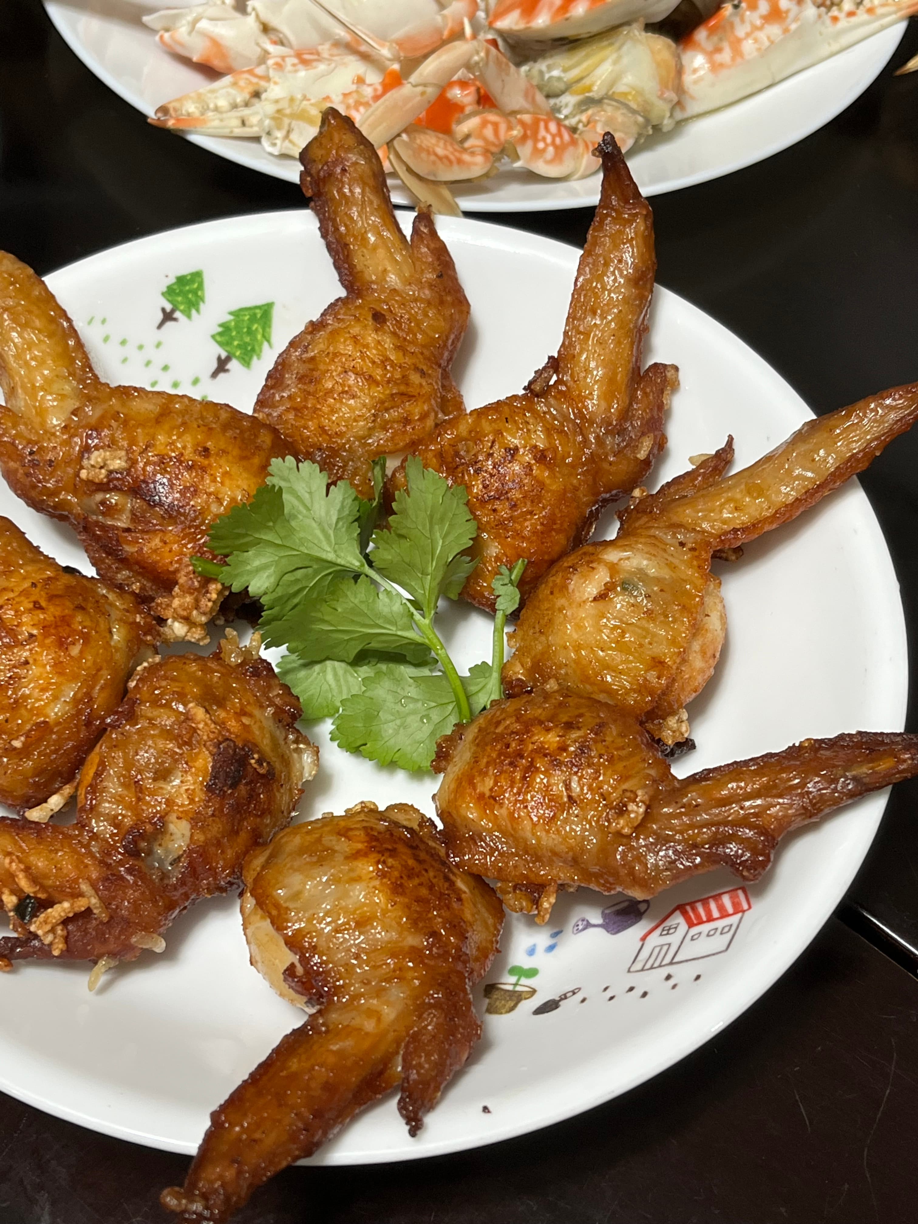Crispy chicken wings stuffed with bird's nest
