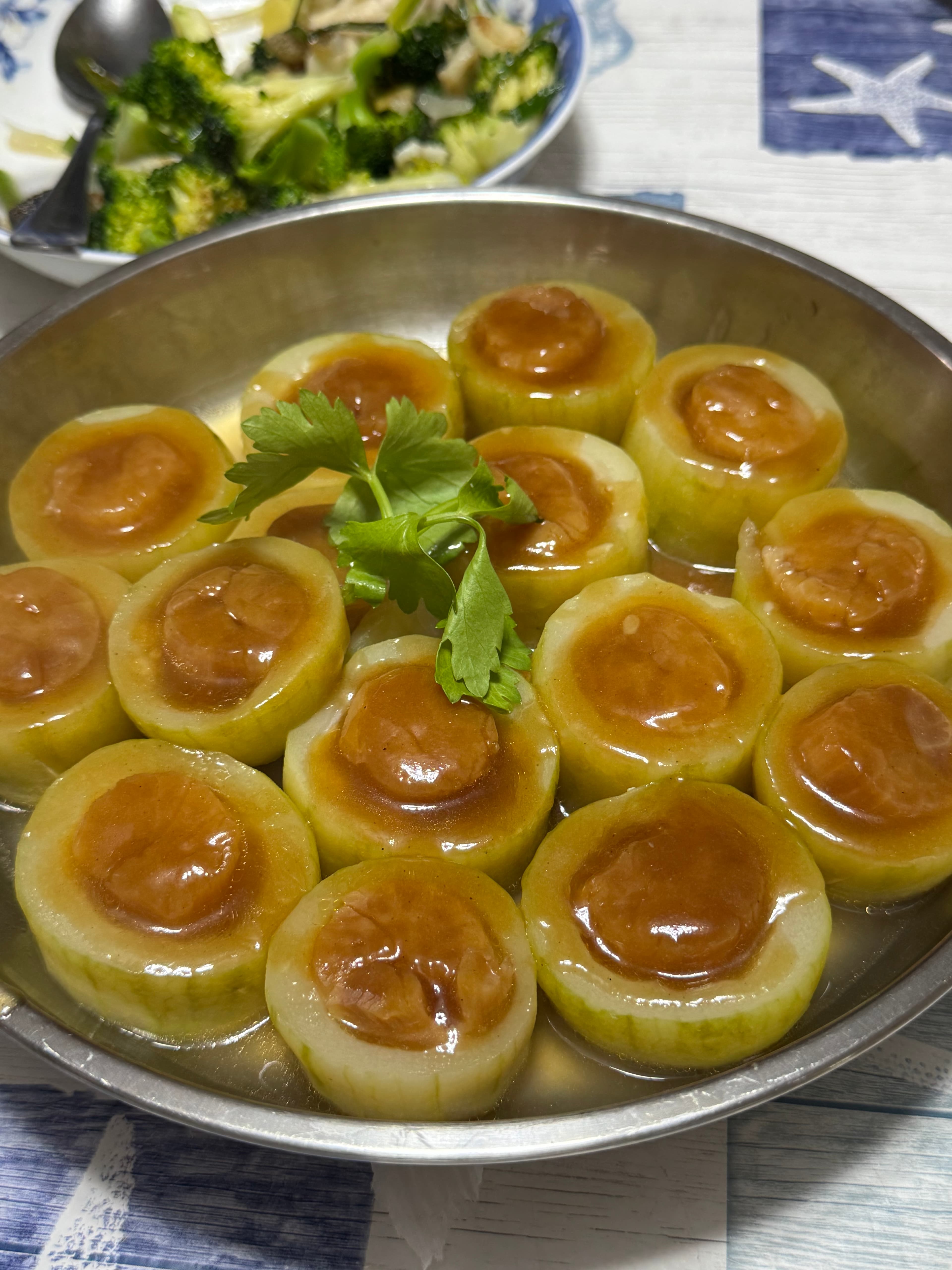 Hairy gourd stuffed with dried scallop