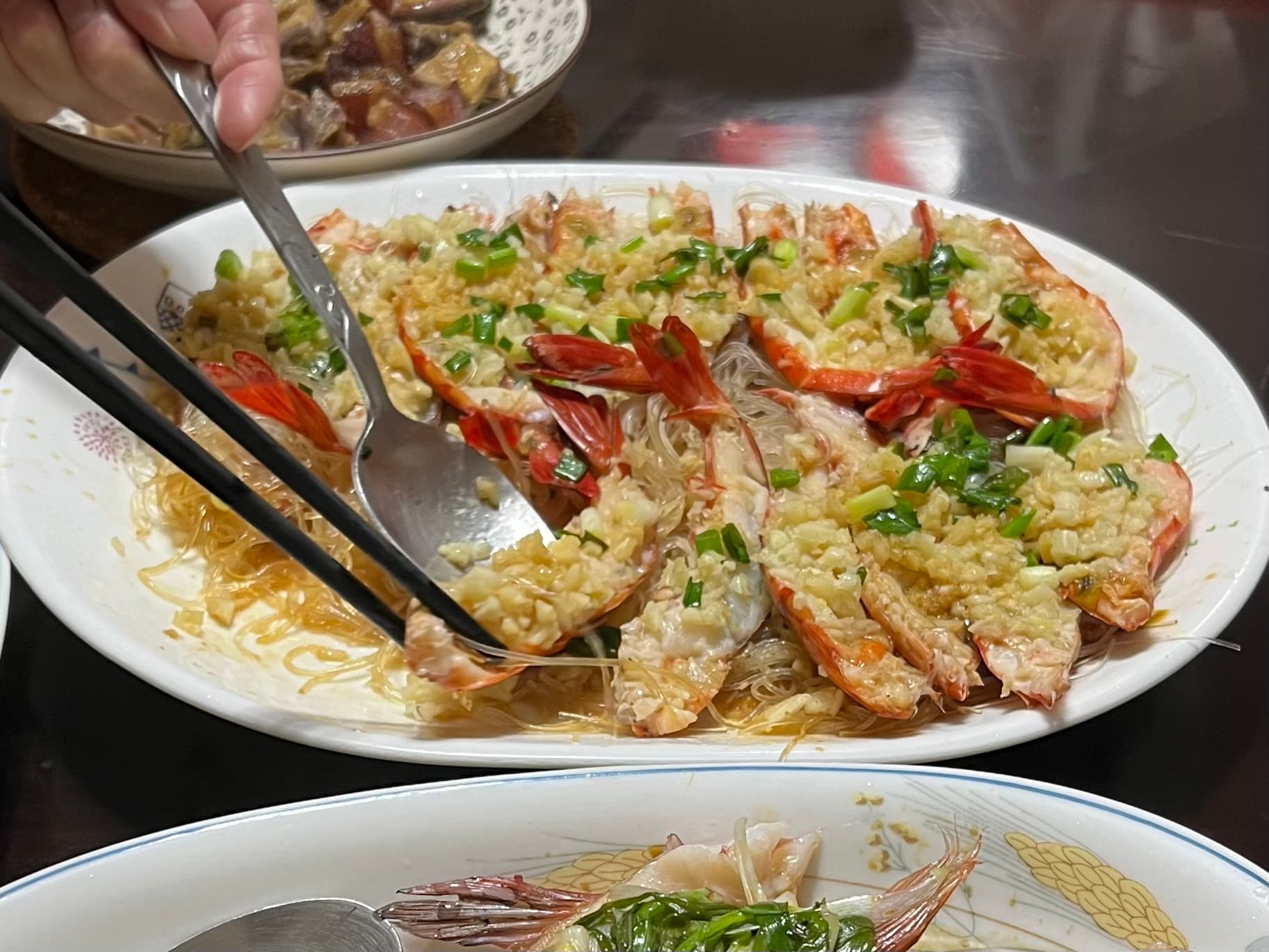 Garlic vermicelli steamed prawns