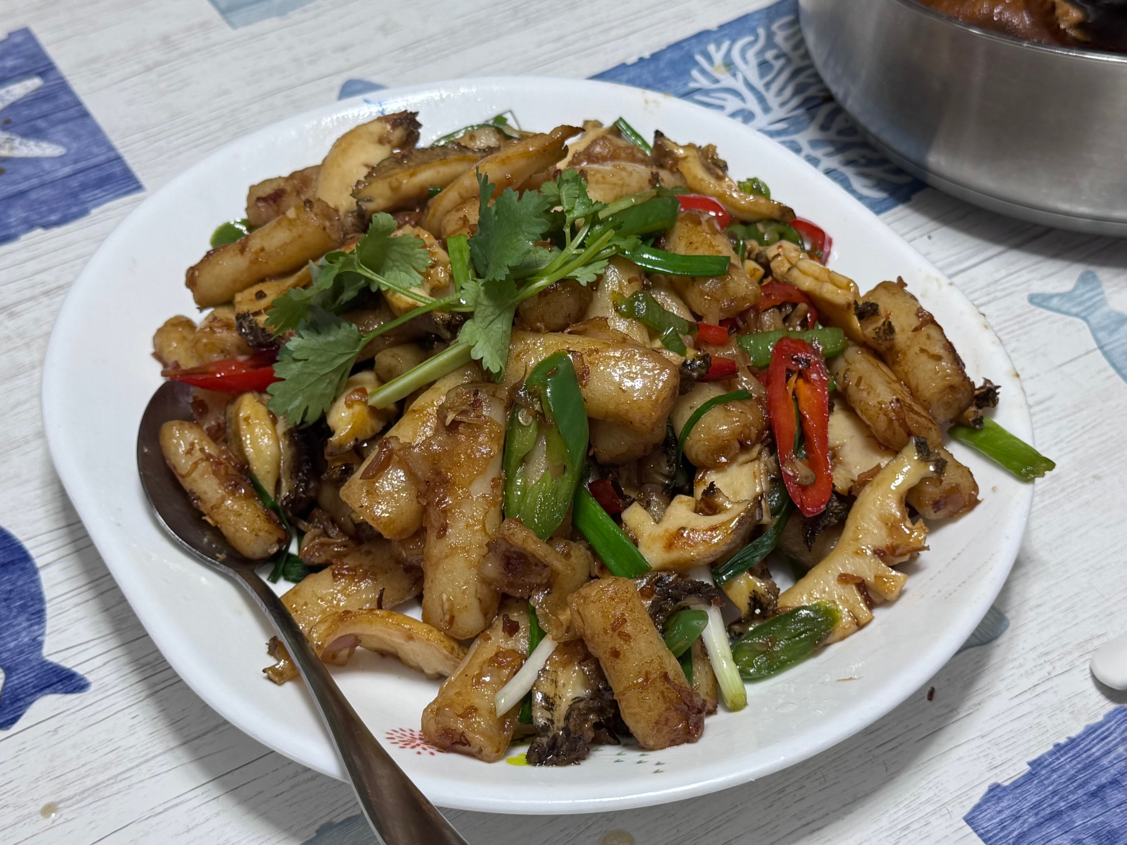 Stir-fried rice rolls with abalone