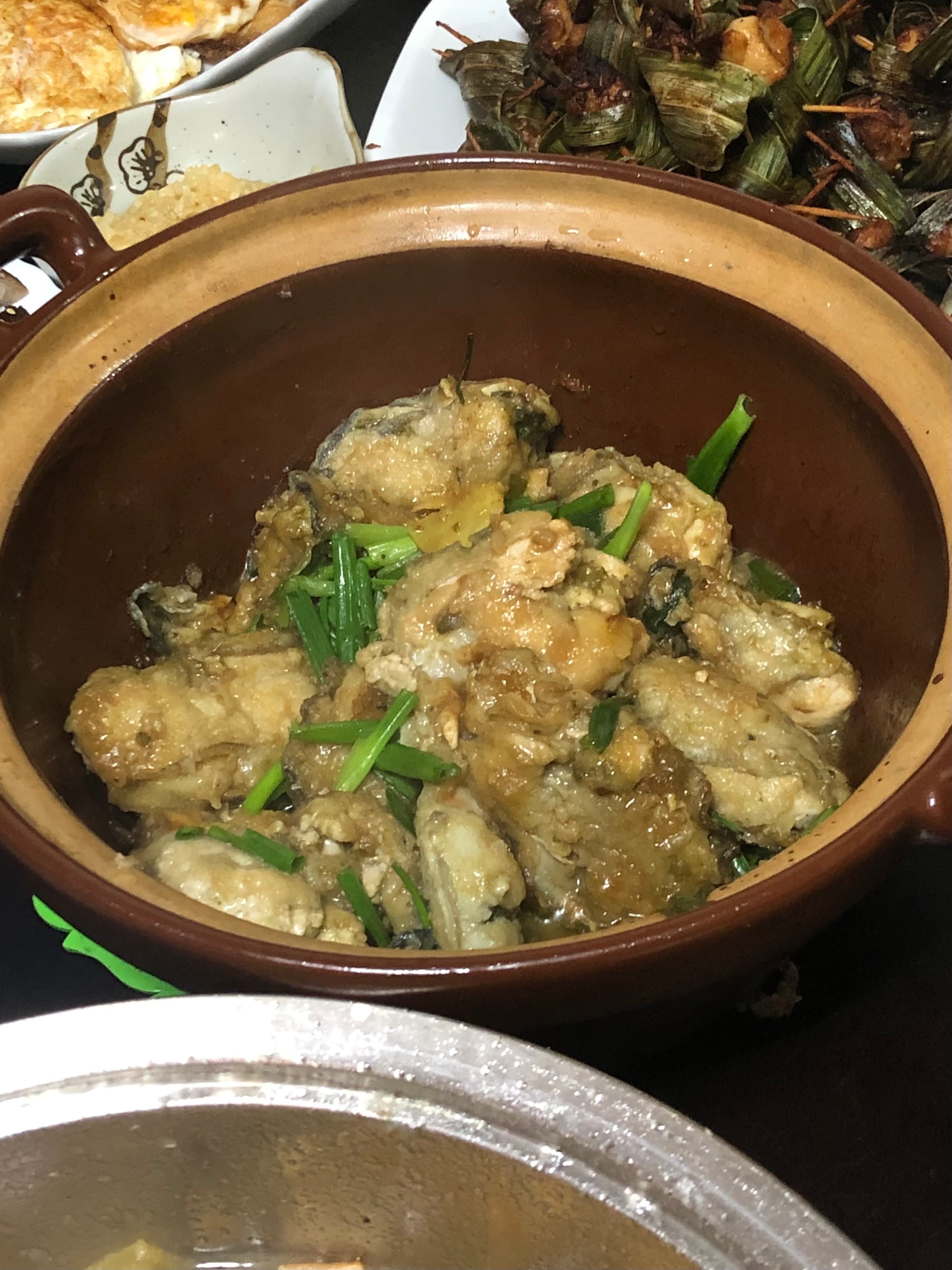 Clay-pot oysters with chives