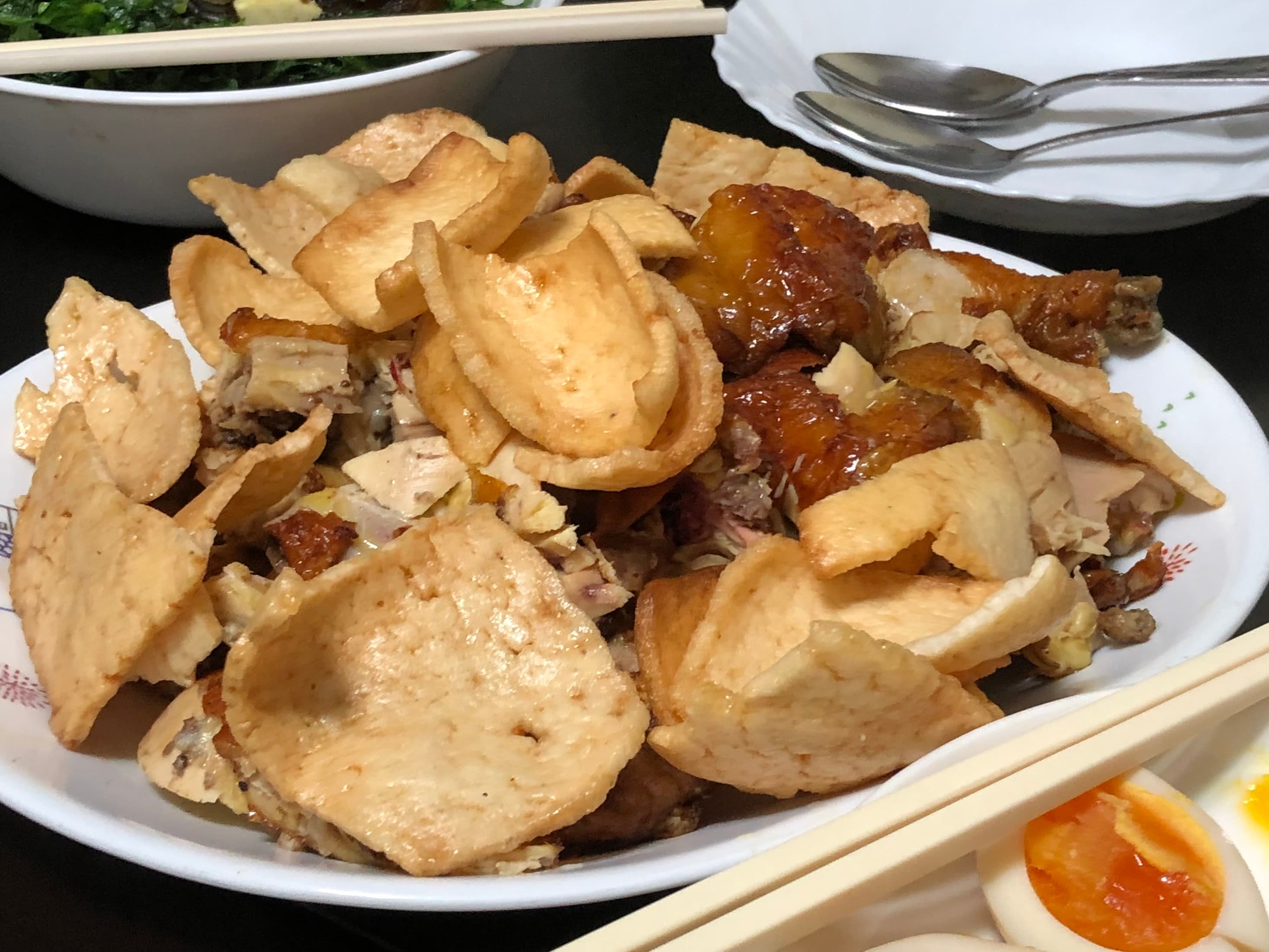 Crispy fried chicken with prawn crackers