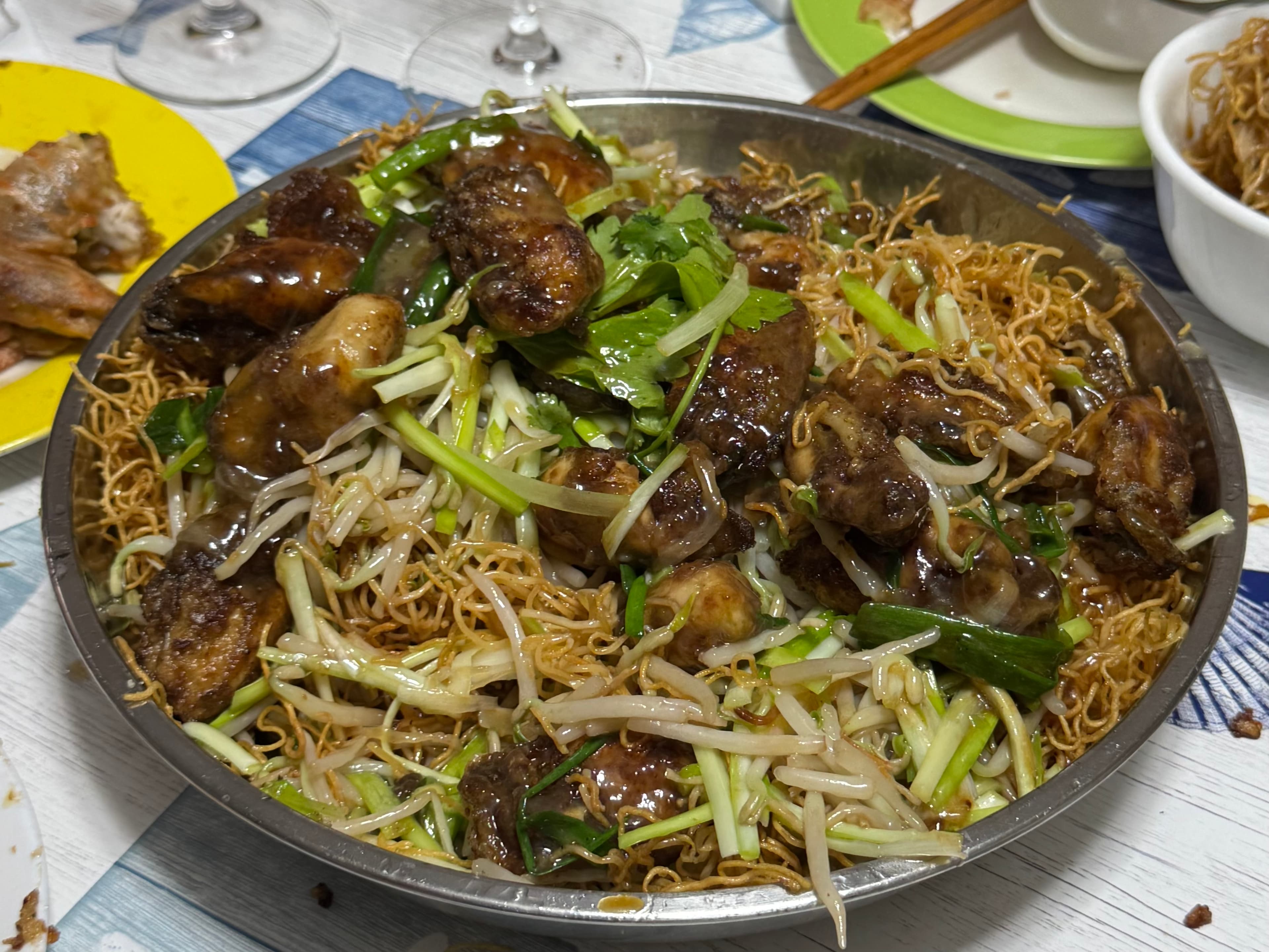 Crispy noodles with oysters